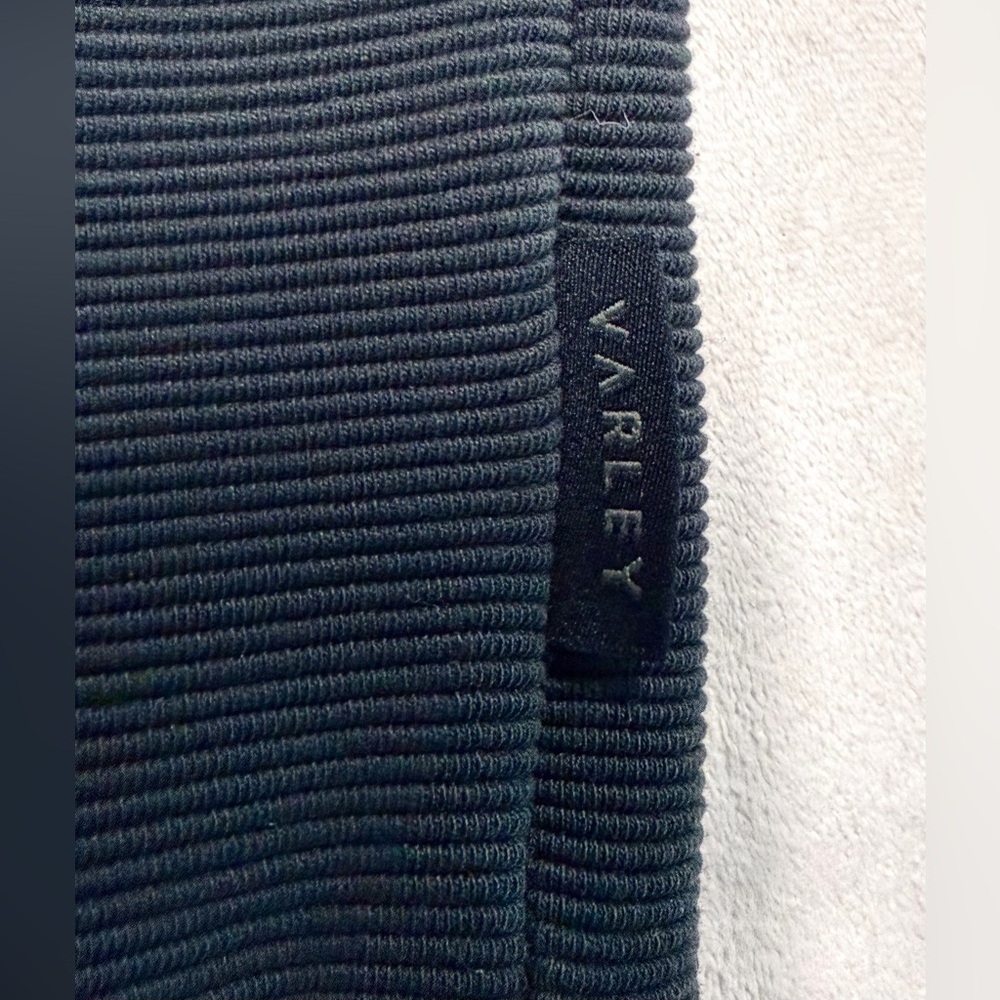 VARLEY Vine Pullover in Black
Very good condition size s - Picture 9 of 12
